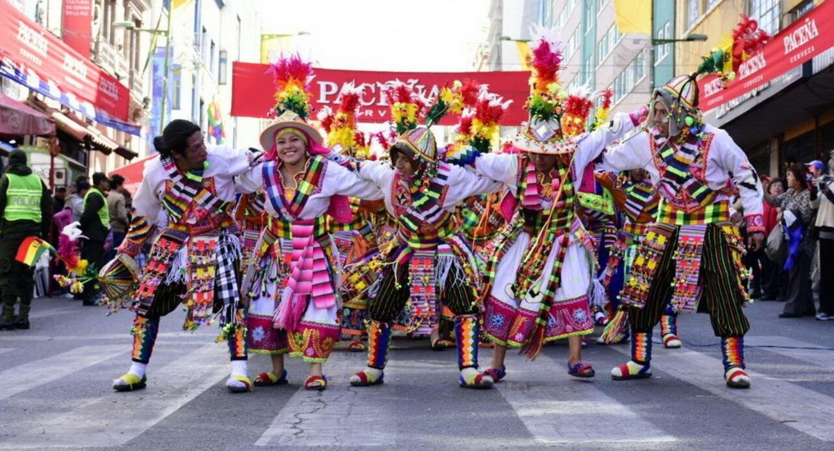 Habrá cierre de vías en el centro paceño por la entrada folklórica de la UMSA anuncian la fecha para la entrada folklorica universitaria 1067134