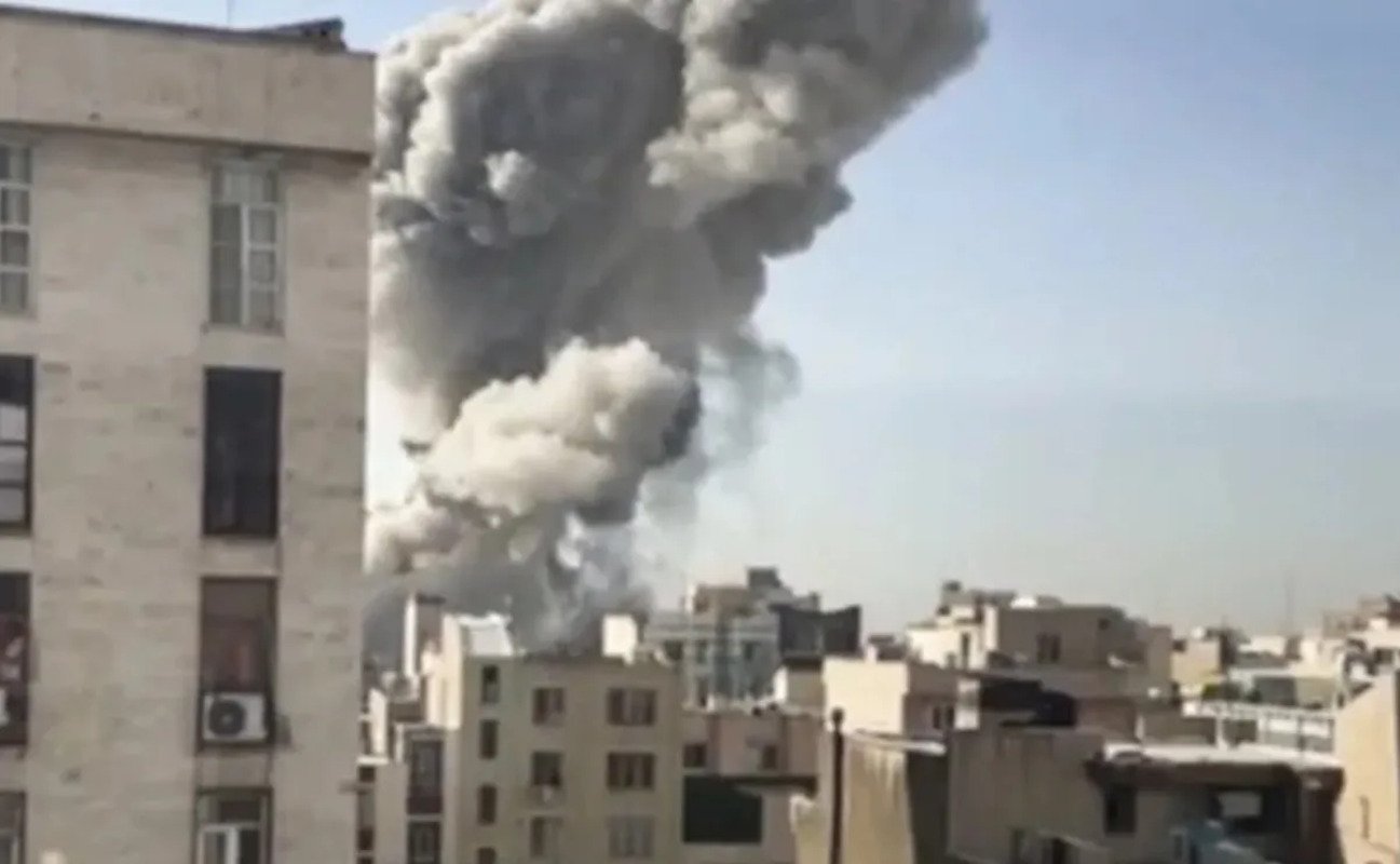 Israel y EEUU lanzan ofensiva contra “decenas de objetivos militares” en Irán ataque contra iran 1.jpg 172596871 1