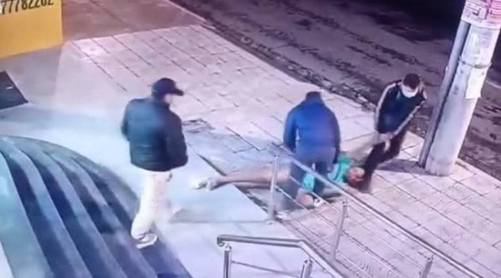 Sacaron a rastras a un hombre de una clínica en Cochabamba por deuda de Bs 450 mil, reporta la Policía b 65195 secuestran a un hombre de una clinica en cochabamba y es encontrado herido 1