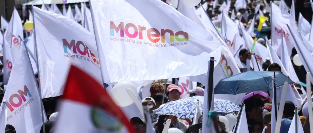 Morena descarta alianza con ‘Evo Pueblo’ tras “imposición” de Leonardo Loza como candidato banderas del partido morena foto mo 101 11995570 20250522125056