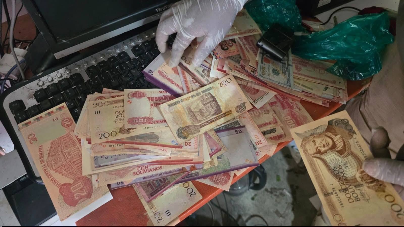 Envían a la cárcel a dos acusados por falsificar billetes en Achocalla, La Paz billetes falsos