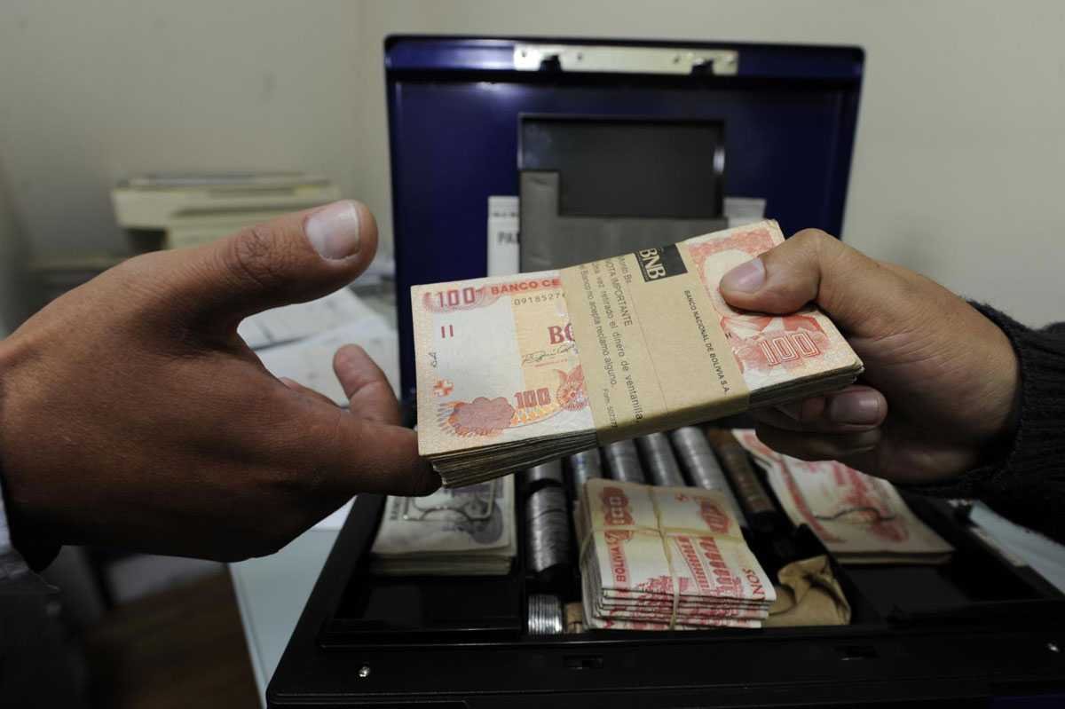 ASFI asegura aplicación de medidas de alivio para prestatarios afectados por bloqueos billetes de boliviano