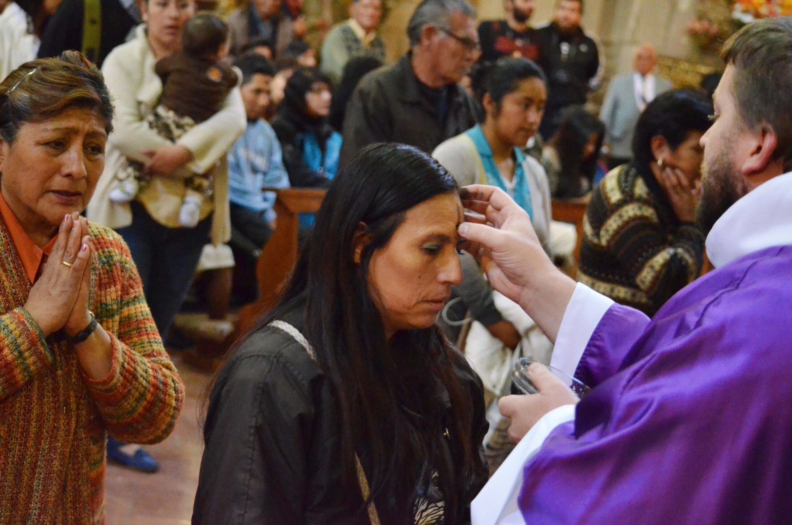 Inicia la Cuaresma y la iglesia católica hace llamado a la escucha, el ayuno y la reconciliación ceniza scaled