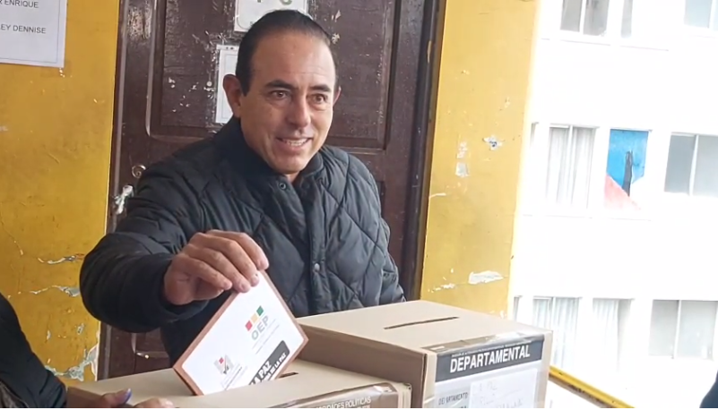 César Dockweiler vota en La Paz y pide una jornada pacífica y con cordura cesar