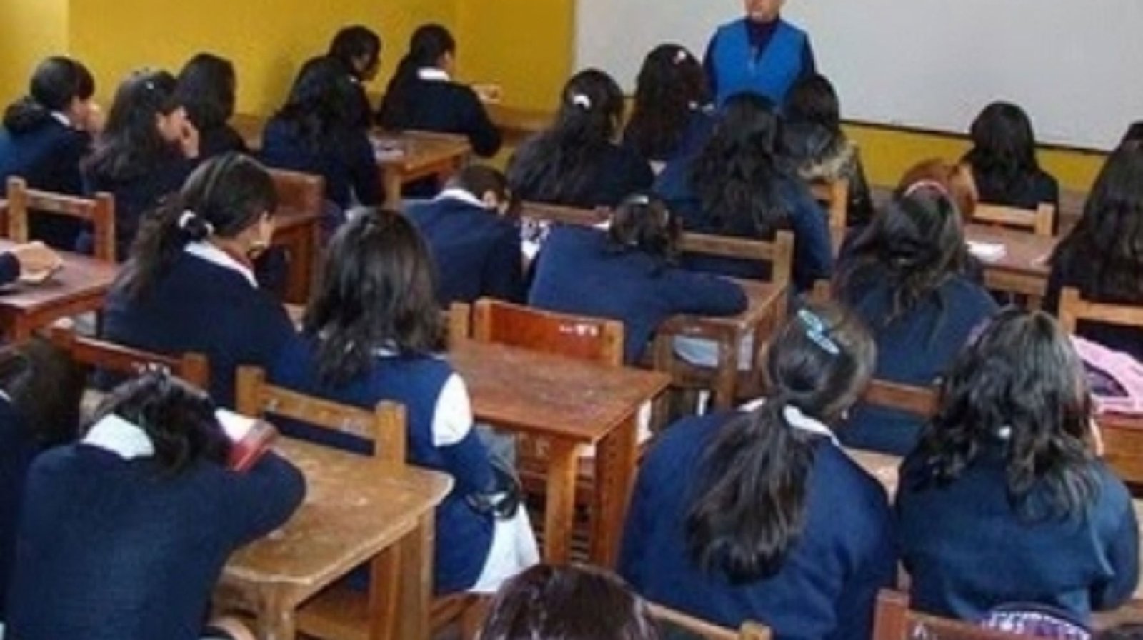 Pese a reclamos, Educación ratifica prohibición de actividades extracurriculares en horario escolar clases en un colegio lp