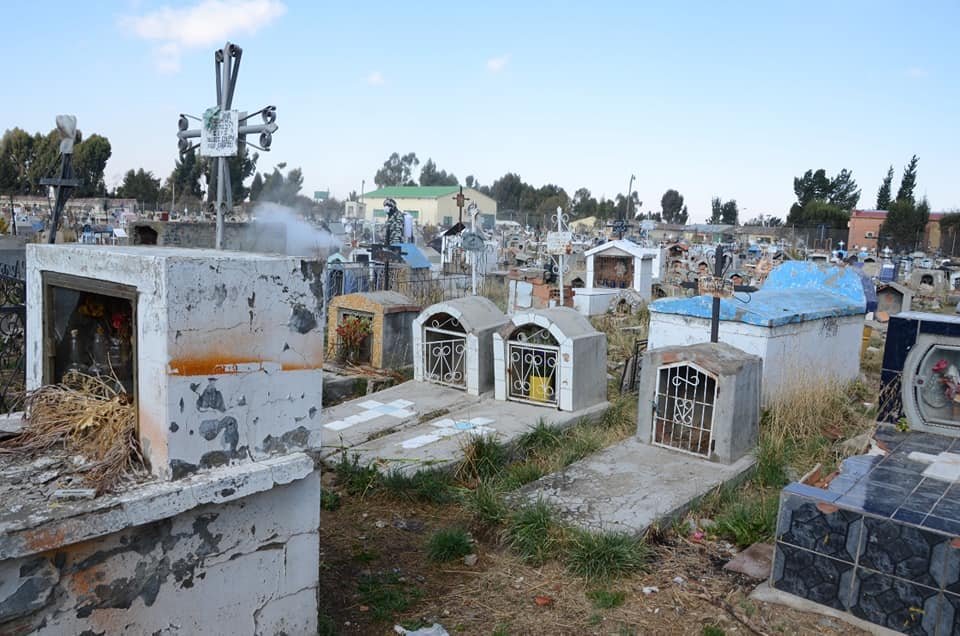 Todos Santos: Denuncian la profanación de un cadáver en un cementerio de El Alto cmenterio
