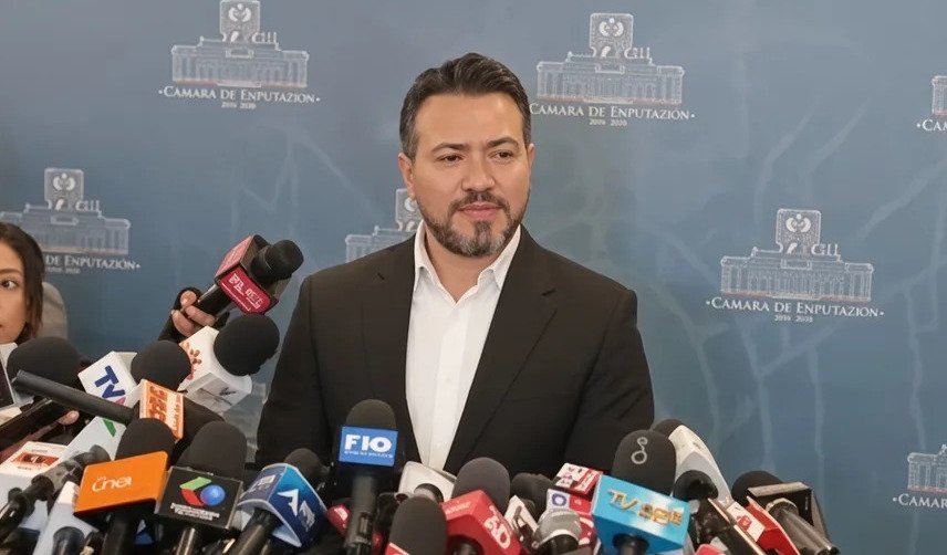 Reyes admite charla con Cerimedo durante bloqueos, pero denuncia “montaje político” diputado alejandro reyes reaparece y pide garantias tras recibir amenazas y ser apartado de unidad 1280x720 1
