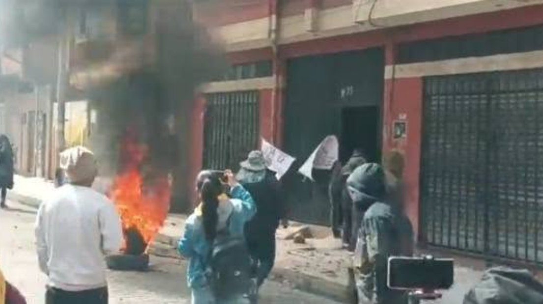 Detención domiciliaria para 7 de los 27 investigados por disturbios en sede de choferes de El Alto el ministro de economia asegura que jamas se ha hablado de un control de divisas 1251190 19 3 1 6