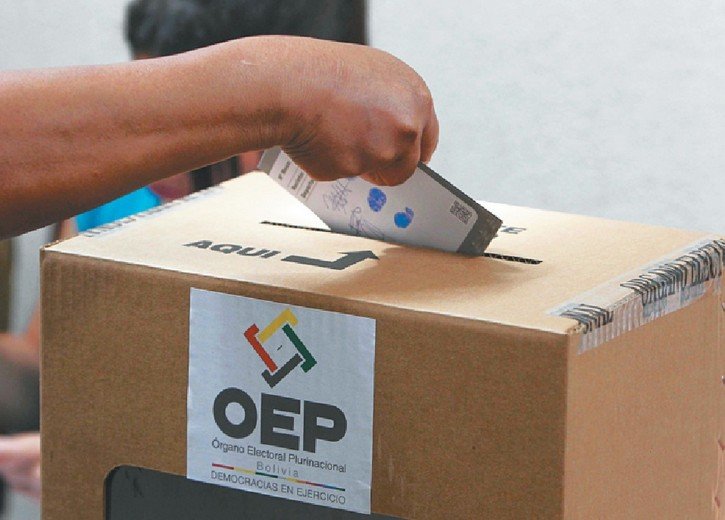 Presidente Paz promulga la ley de elecciones subnacionales. ele