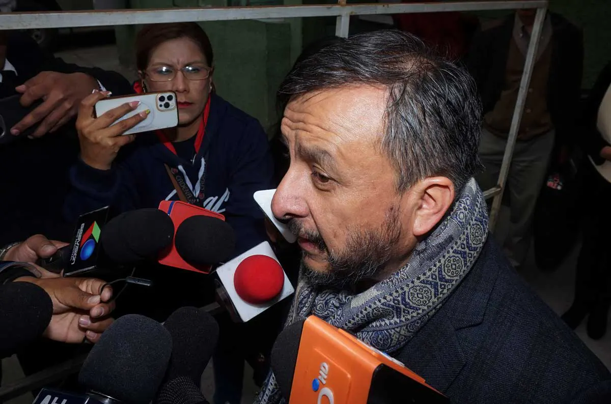 Medinaceli asegura que no dejará Bolivia y colaborará con la investigación por la “gasolina basura” exministro medinacelli apg