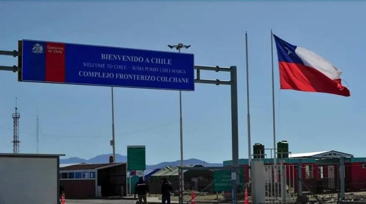 Transporte boliviano en estado de apronte por restitución de horarios ampliados en Aduana chilena images 56
