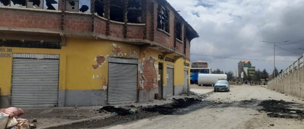 El Alto: Vecinos incendian bar clandestino ante hechos de inseguridad img 691f803eb00f8 1000x426 1