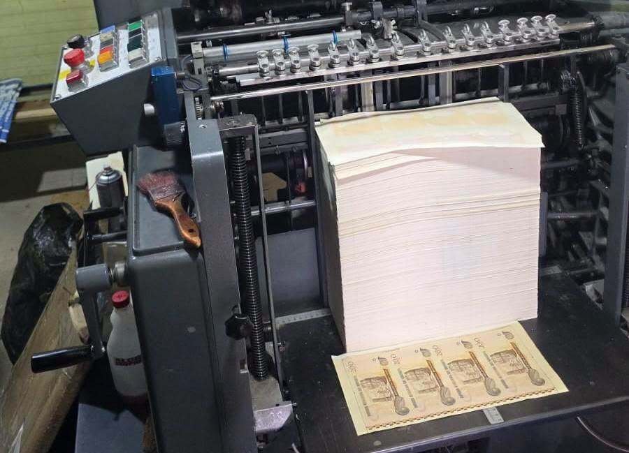 Red familiar operaba taller clandestino de billetes falsos en Achocalla, reporta Fiscalía imprenta 1