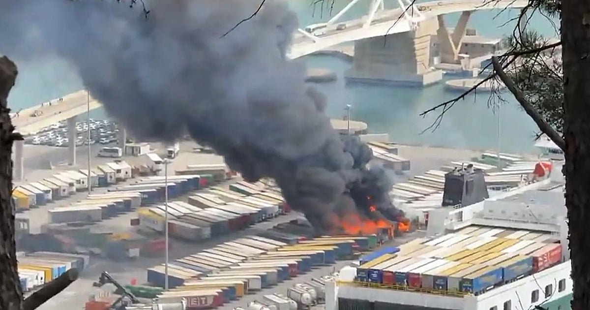 España: incendio en puerto de Barcelona deja 20 remolques calcinados incendio 3cat U77051705341zTl