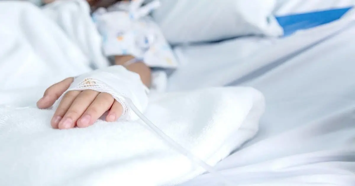 Santa Cruz: niña fallece tras grave cuadro de sarampión y parvovirus; médicos alertan sobre baja vacunación internada 101 4867078 20230217164450
