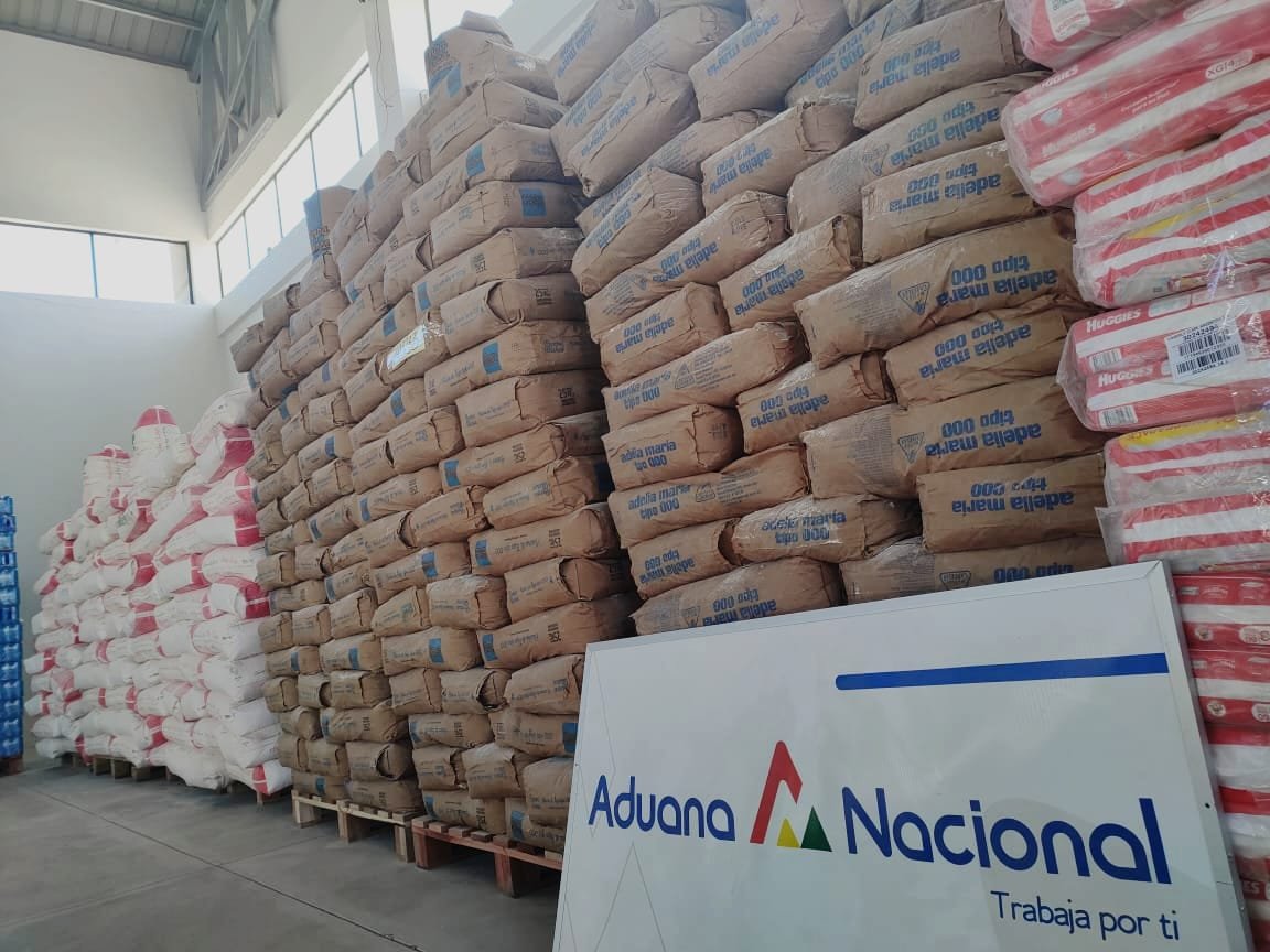 Aduana comisó en junio 112 toneladas de productos ilegales en Potosí mercaderia ilegal aduana