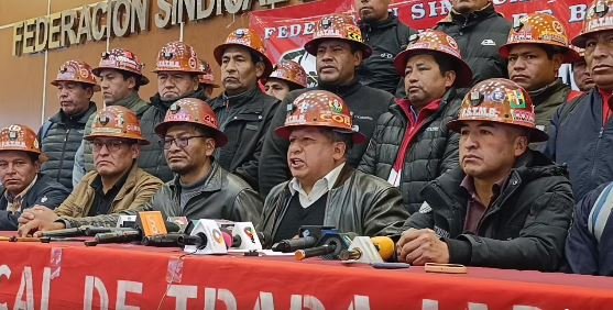 Mineros exigen la destitución del ministro Marco Calderón y denuncian “mal manejo” del sector mineros 1