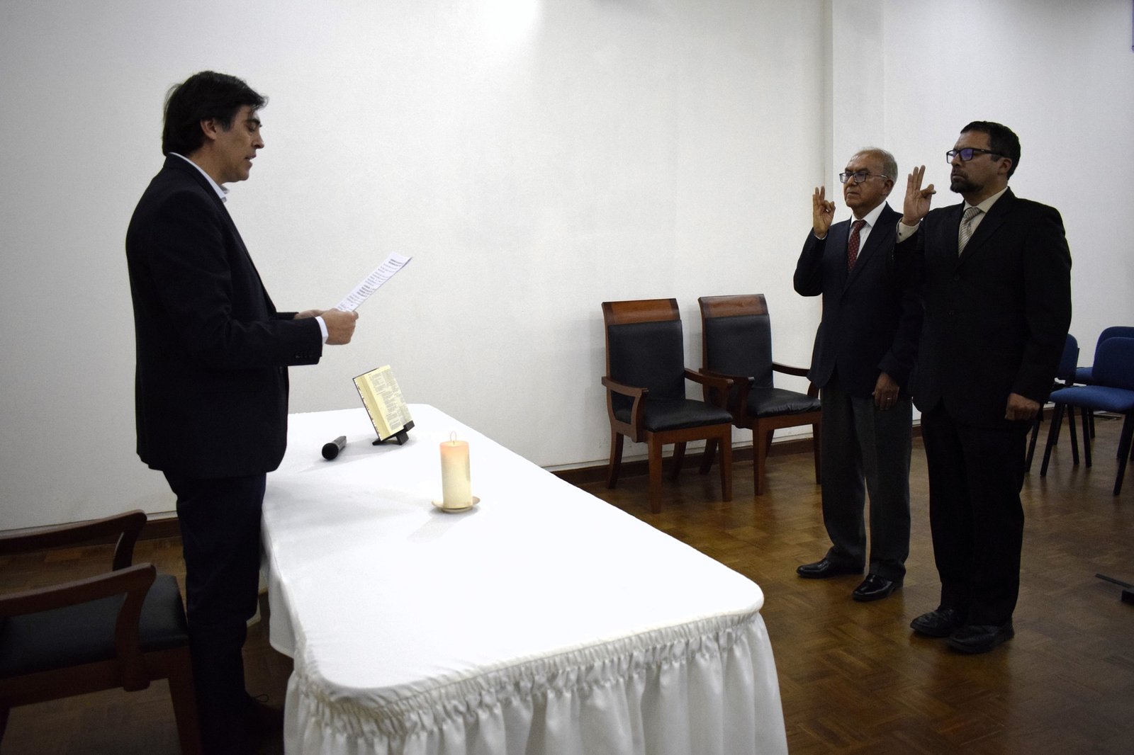 Ministro de Obras Públicas posesiona a dos nuevas autoridades dependientes de su cartera obras pu