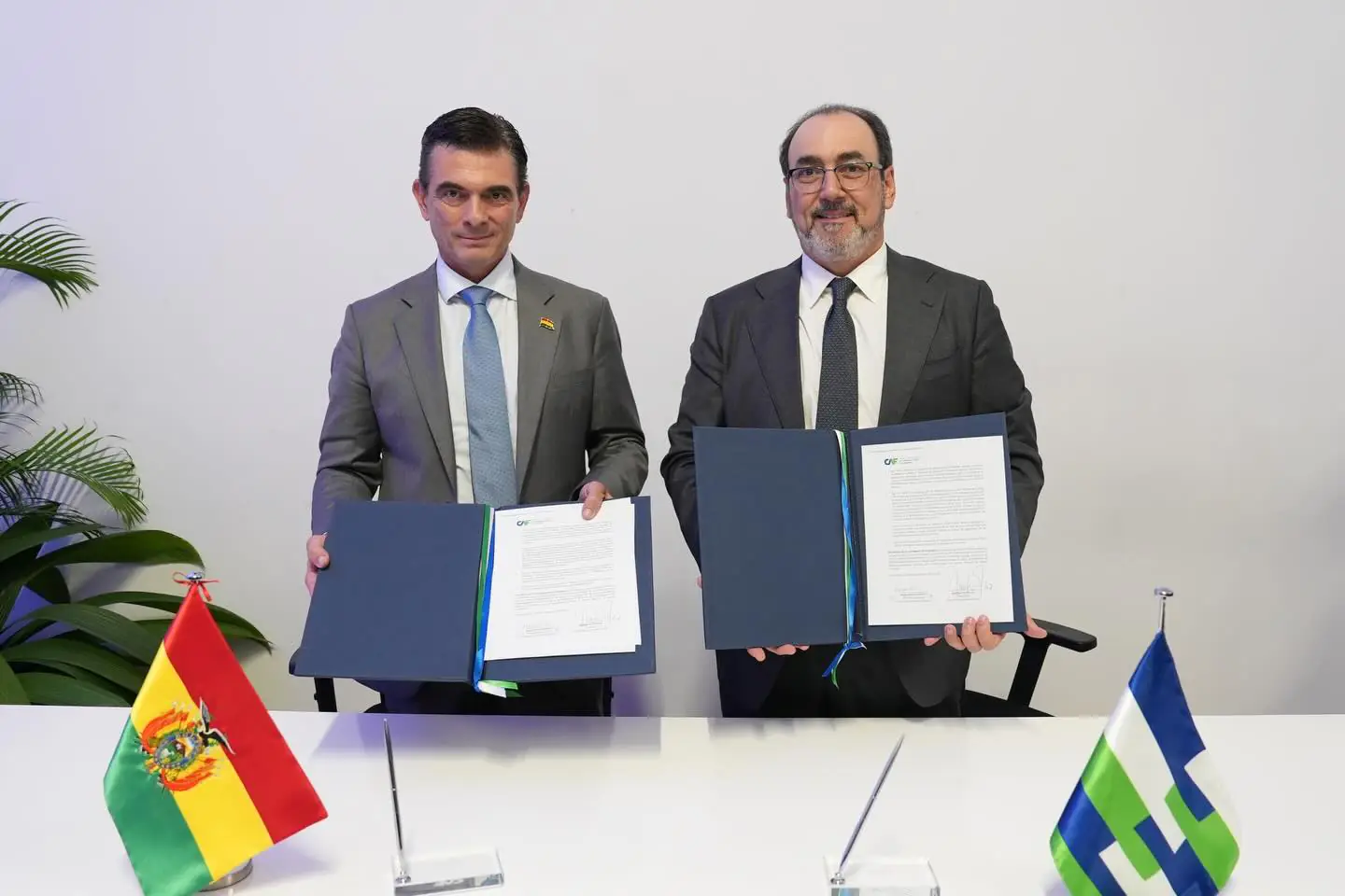 Titular de la CAF llega a Bolivia para reforzar cooperación y apoyar la economía paz caf