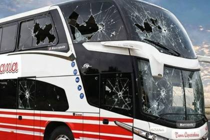 Bus con 35 pasajeros es apedreado y obligado a detenerse en una carretera de Uyuni, Potosí potosi 101 17243201 20260913183013
