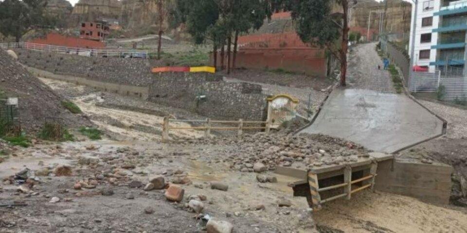 COED La Paz: Alcaldía anuncia la declaratoria de emergencia en 4 cuencas y en Zongo puente afectado en el sur de la paz 844576351 1140x520 UN163265 MG147320090 960x480 1 1