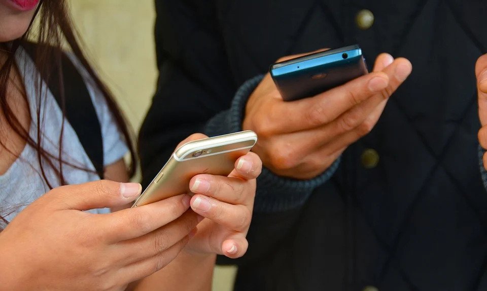 Aprehenden a adolescente acusado de captar y pedir material intimo a una menor de edad texting 1490691 960 720 1