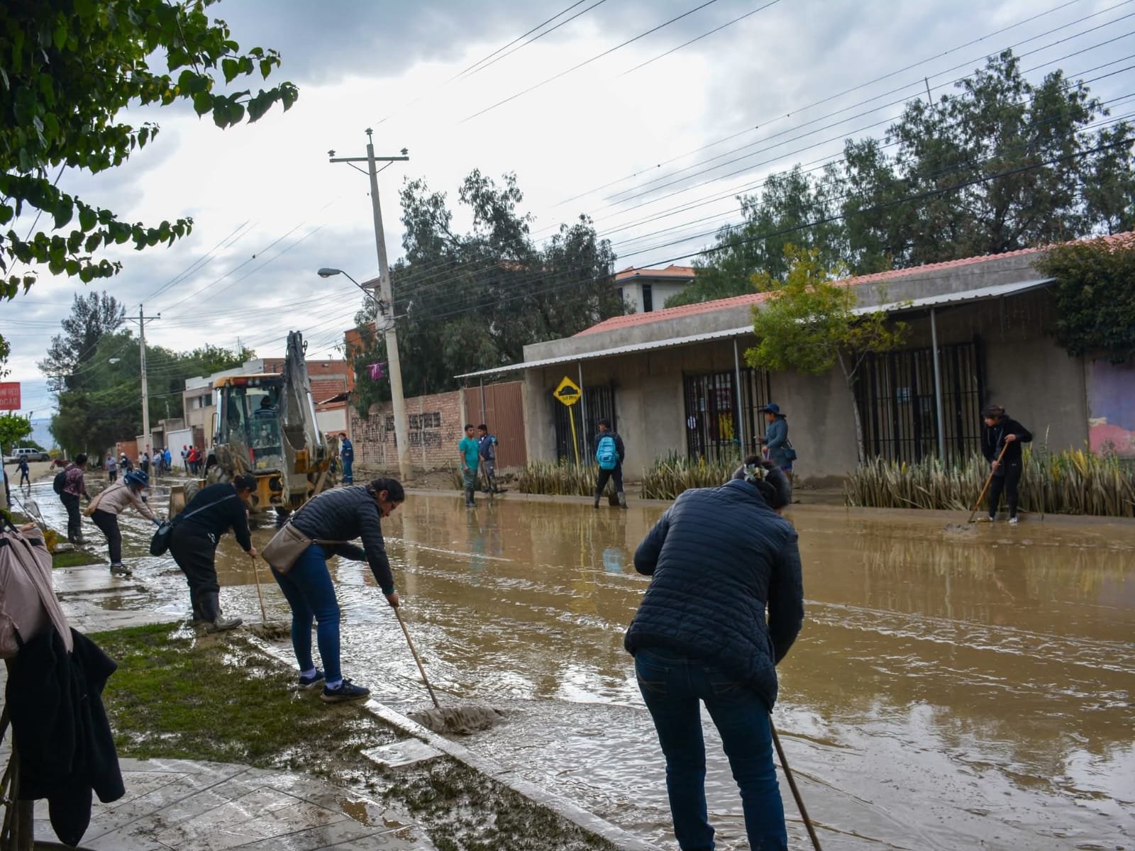 Cochabamba: Desborde de río en Tiquipaya deja varias calles anegadas e intransitables tiqui