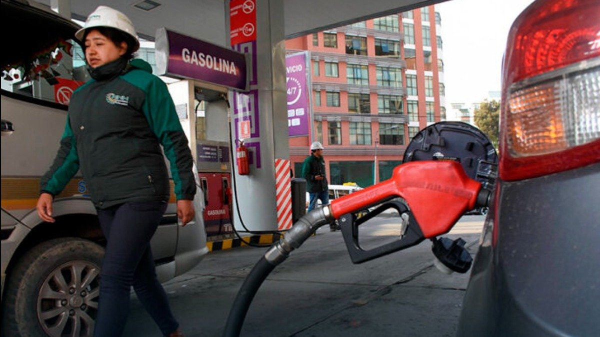 Reportan filas por combustible en los surtidores del eje central del país u foto btv 1729525660