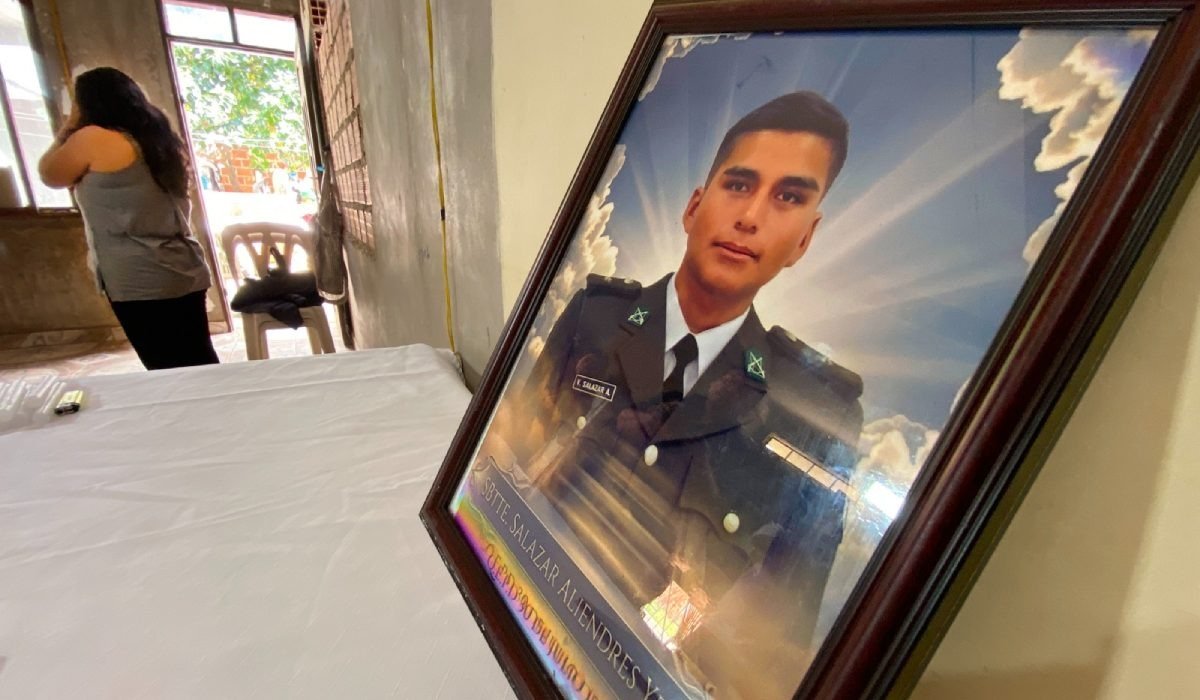 Hallan el cuerpo del subteniente acribillado tras dos días de intensa búsqueda en San Matías velorio simbolico subteniente