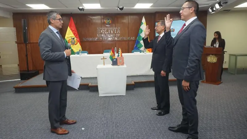 Economía: Ministro Espinoza posesiona a dos viceministros que formarán parte de su gestión viceministros