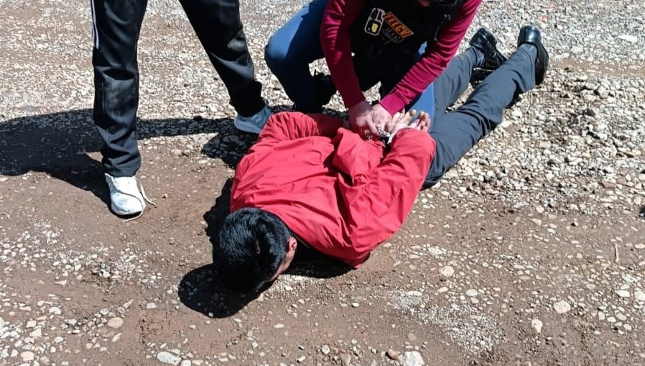 Persecución policial en Viacha termina con la captura de un presunto violador serial wmremove transformed 1 1 1