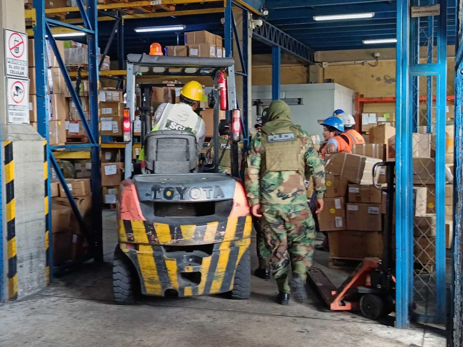 Santa Cruz: Allanan bodegas de Aduana en el aeropuerto de Viru Viru, tras hallazgo de marihuana en encomiendas wmremove transformed 1 7