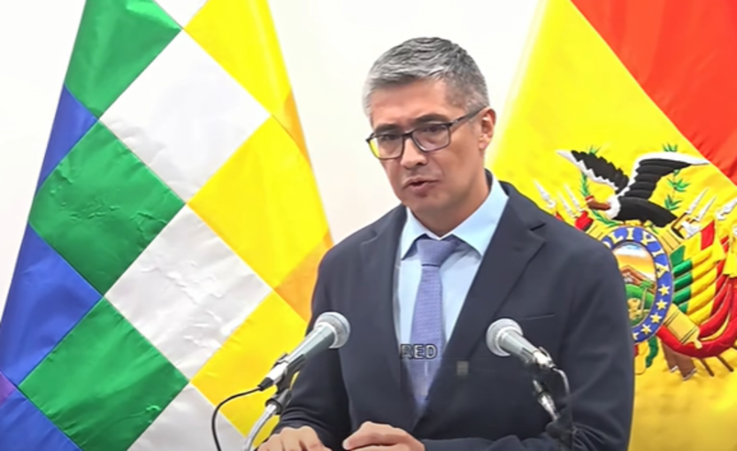 «Yo no veo polémica»: Espinoza niega compra irregular de vagoneta y dice que pagó Bs 350.000 wmremove transformed 3 1 1