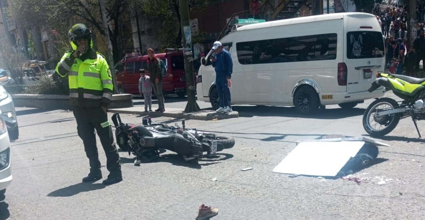 Motociclista muere arrollado por un camión de alto tonelaje en el centro de La Paz wmremove transformed 5 2 e1757712650941